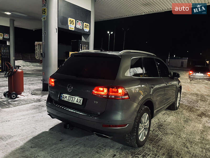 Внедорожник / Кроссовер Volkswagen Touareg 2011 в Радомышле