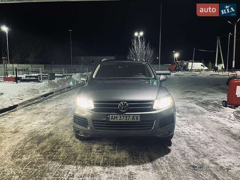 Внедорожник / Кроссовер Volkswagen Touareg 2011 в Радомышле