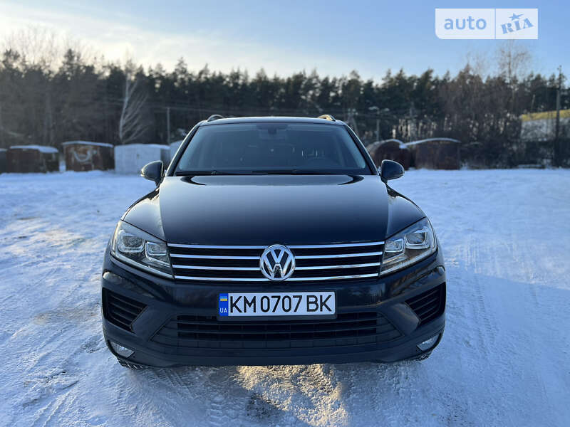 Внедорожник / Кроссовер Volkswagen Touareg 2015 в Коростышеве