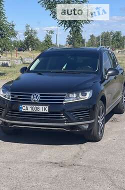 Внедорожник / Кроссовер Volkswagen Touareg 2014 в Черкассах