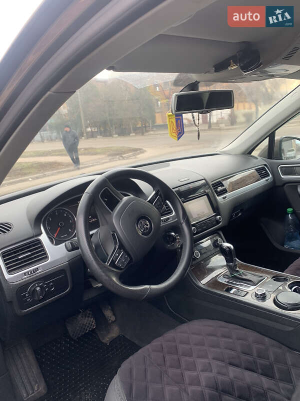 Внедорожник / Кроссовер Volkswagen Touareg 2013 в Кривом Роге