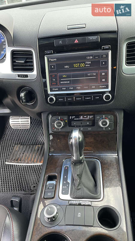 Внедорожник / Кроссовер Volkswagen Touareg 2013 в Киеве
