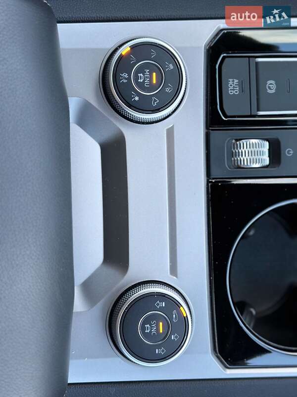 Внедорожник / Кроссовер Volkswagen Touareg 2019 в Днепре