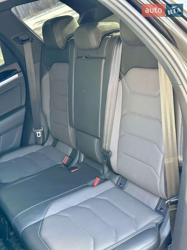 Внедорожник / Кроссовер Volkswagen Touareg 2019 в Днепре