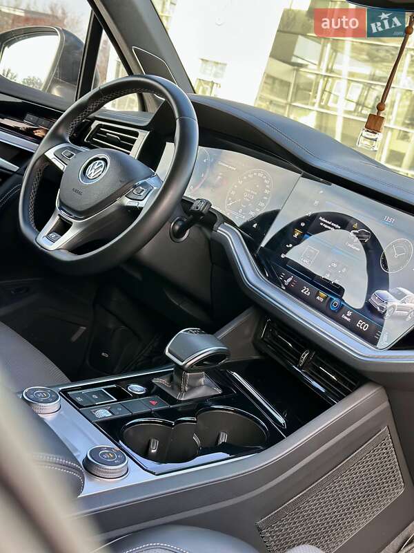 Внедорожник / Кроссовер Volkswagen Touareg 2019 в Днепре
