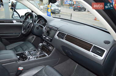 Внедорожник / Кроссовер Volkswagen Touareg 2017 в 