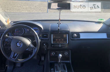 Внедорожник / Кроссовер Volkswagen Touareg 2013 в Черновцах