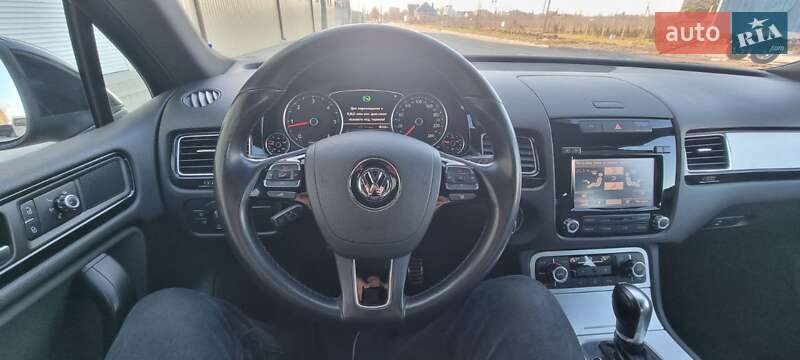 Внедорожник / Кроссовер Volkswagen Touareg 2012 в Сквире