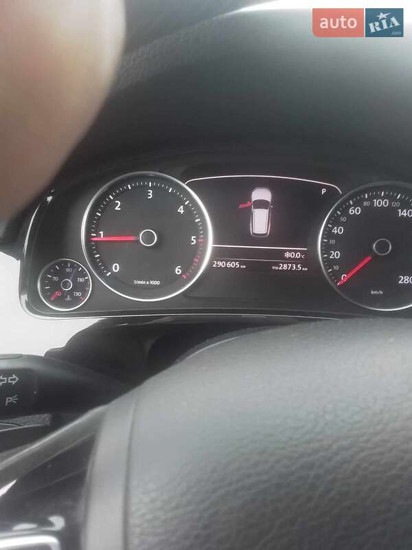 Внедорожник / Кроссовер Volkswagen Touareg 2012 в Сквире