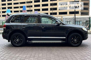 Позашляховик / Кросовер Volkswagen Touareg 2010 в Києві