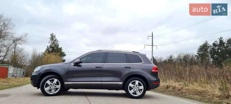 Внедорожник / Кроссовер Volkswagen Touareg 2012 в Львове
