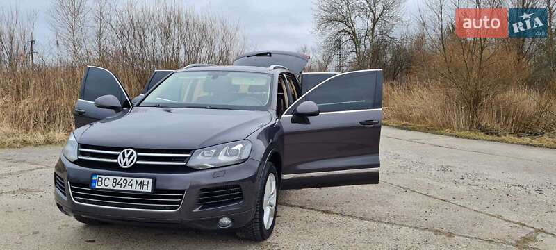 Внедорожник / Кроссовер Volkswagen Touareg 2012 в Львове