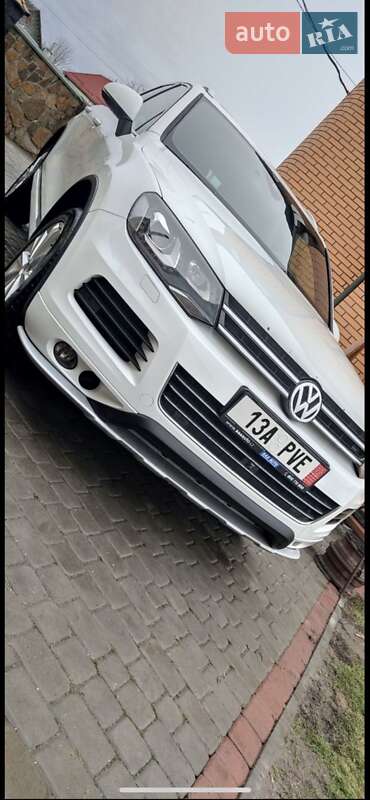 Внедорожник / Кроссовер Volkswagen Touareg 2012 в 