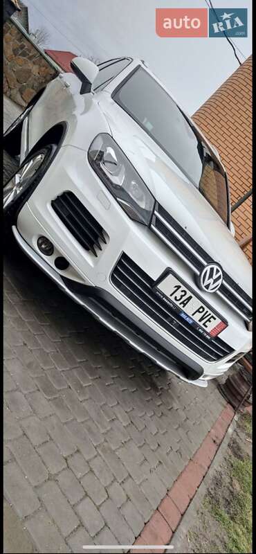 Внедорожник / Кроссовер Volkswagen Touareg 2012 в Луцке