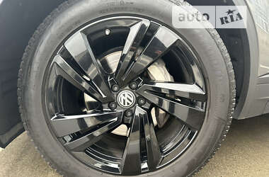 Внедорожник / Кроссовер Volkswagen Touareg 2022 в 