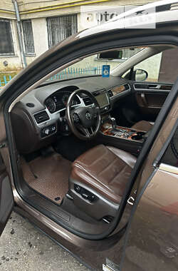 Позашляховик / Кросовер Volkswagen Touareg 2011 в Івано-Франківську