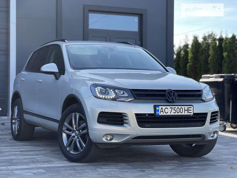 Внедорожник / Кроссовер Volkswagen Touareg 2014 в Луцке