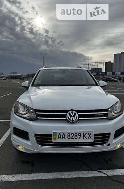 Внедорожник / Кроссовер Volkswagen Touareg 2012 в Киеве