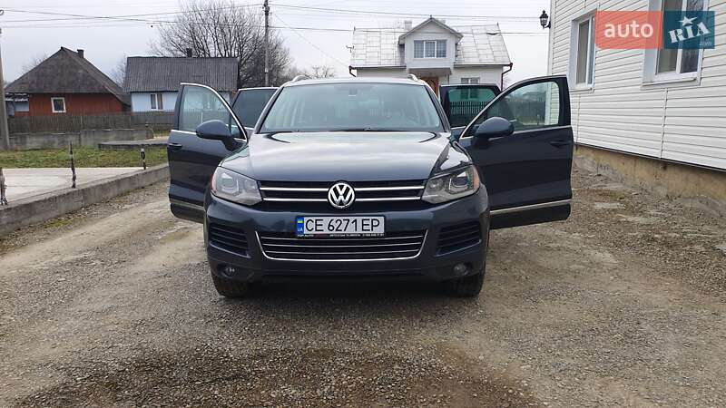 Внедорожник / Кроссовер Volkswagen Touareg 2013 в Черновцах