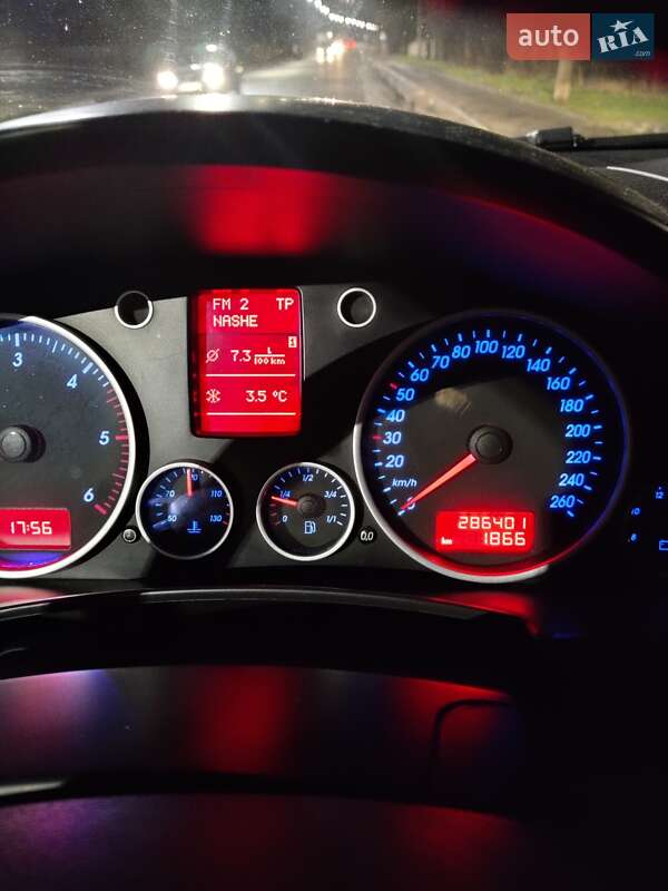 Внедорожник / Кроссовер Volkswagen Touareg 2004 в Луцке