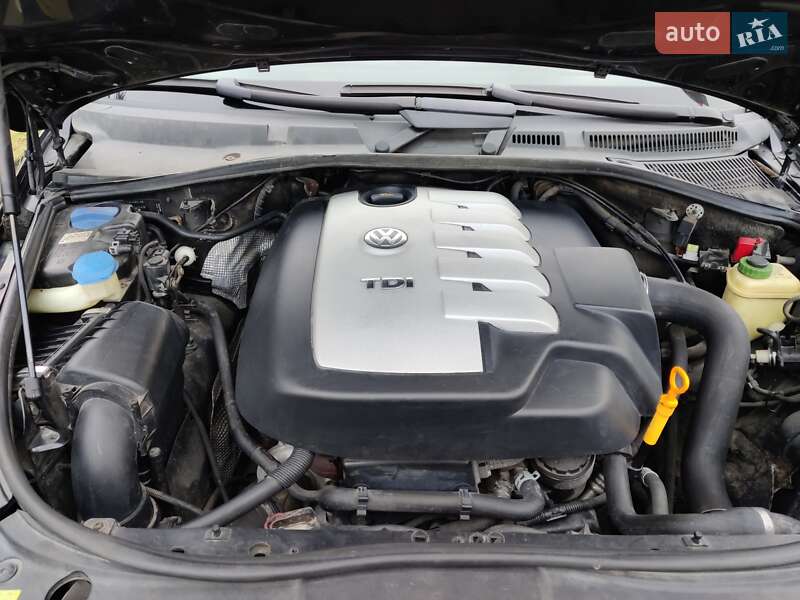 Внедорожник / Кроссовер Volkswagen Touareg 2004 в Луцке