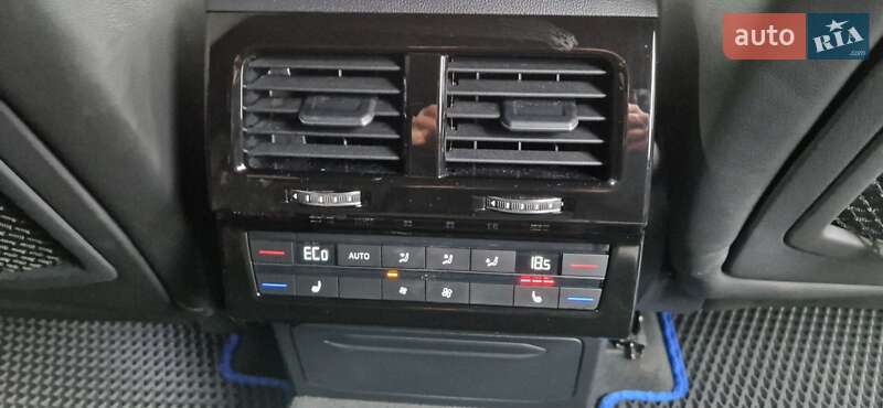 Позашляховик / Кросовер Volkswagen Touareg 2021 в Києві