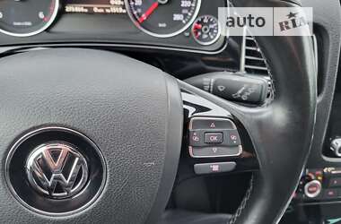 Внедорожник / Кроссовер Volkswagen Touareg 2014 в Полтаве