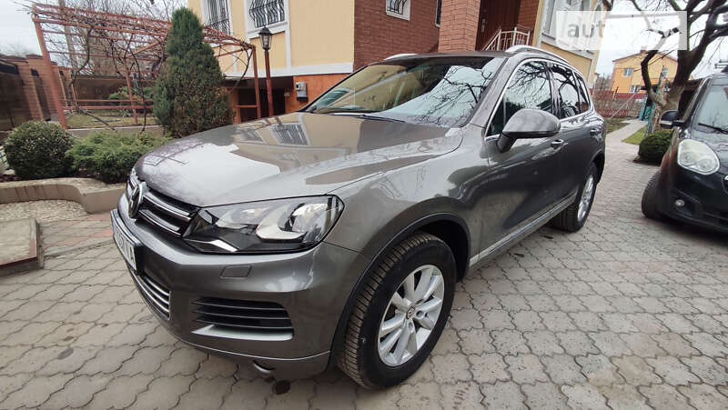 Позашляховик / Кросовер Volkswagen Touareg 2012 в Хмельницькому