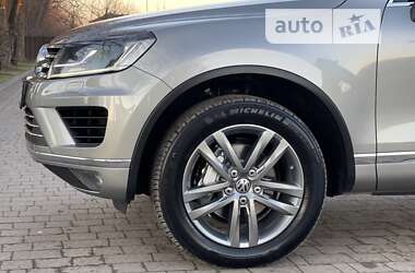 Позашляховик / Кросовер Volkswagen Touareg 2016 в Стрию