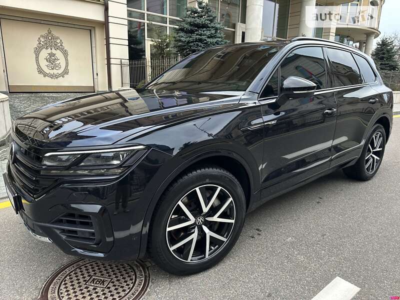 Позашляховик / Кросовер Volkswagen Touareg 2021 в Києві