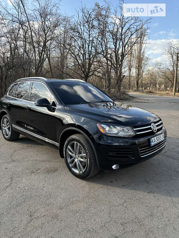 Внедорожник / Кроссовер Volkswagen Touareg 2014 в Кривом Роге