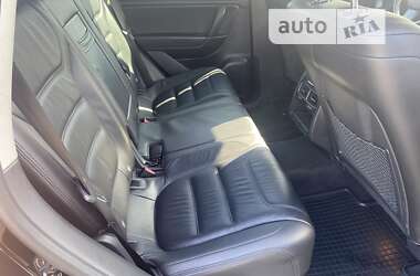 Внедорожник / Кроссовер Volkswagen Touareg 2014 в Днепре