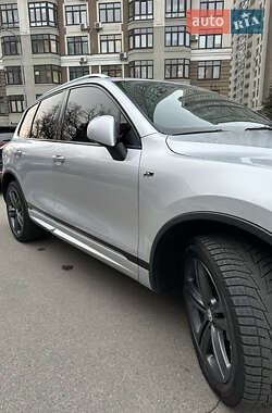 Внедорожник / Кроссовер Volkswagen Touareg 2014 в Киеве