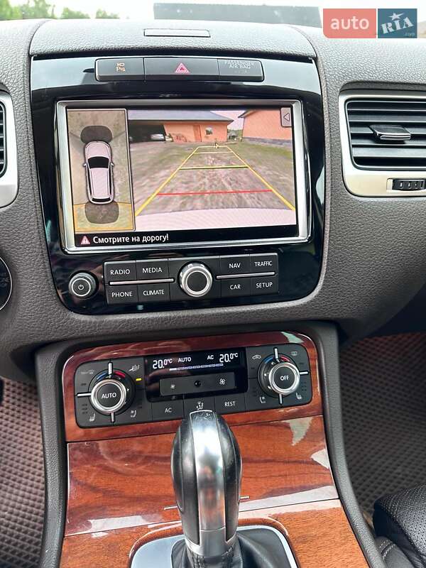 Позашляховик / Кросовер Volkswagen Touareg 2010 в Камені-Каширському