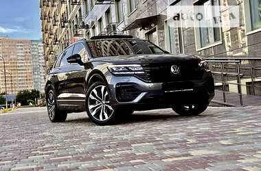 Внедорожник / Кроссовер Volkswagen Touareg 2018 в Одессе