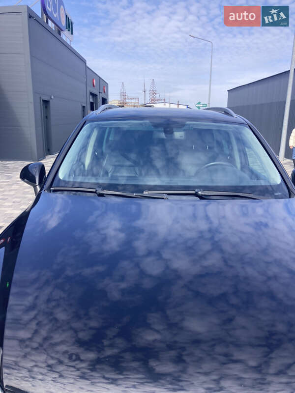 Внедорожник / Кроссовер Volkswagen Touareg 2010 в Полтаве