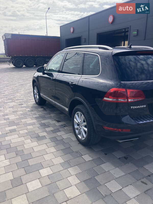Внедорожник / Кроссовер Volkswagen Touareg 2010 в Полтаве