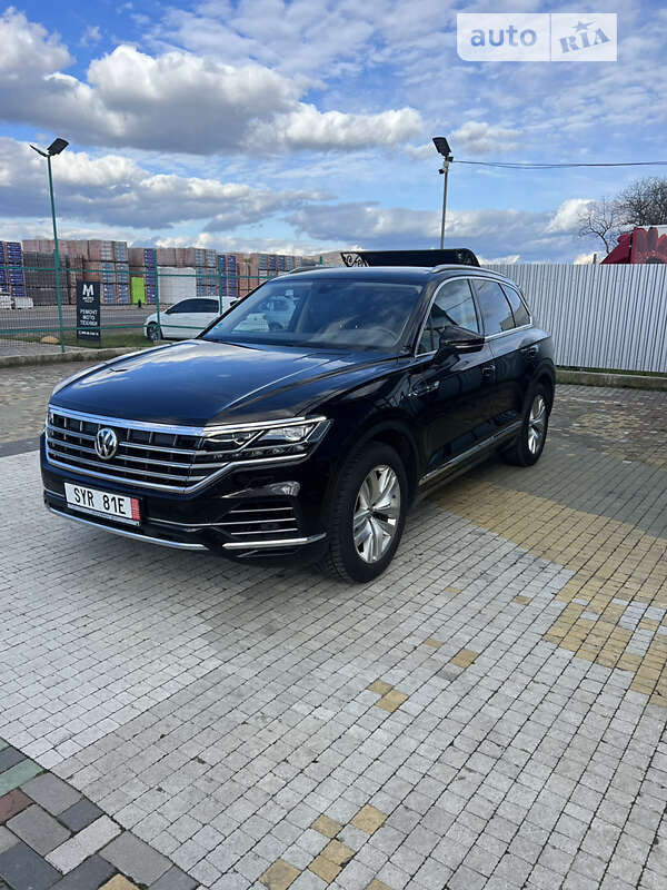 Внедорожник / Кроссовер Volkswagen Touareg 2019 в Тячеве