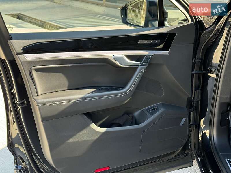 Позашляховик / Кросовер Volkswagen Touareg 2021 в Львові