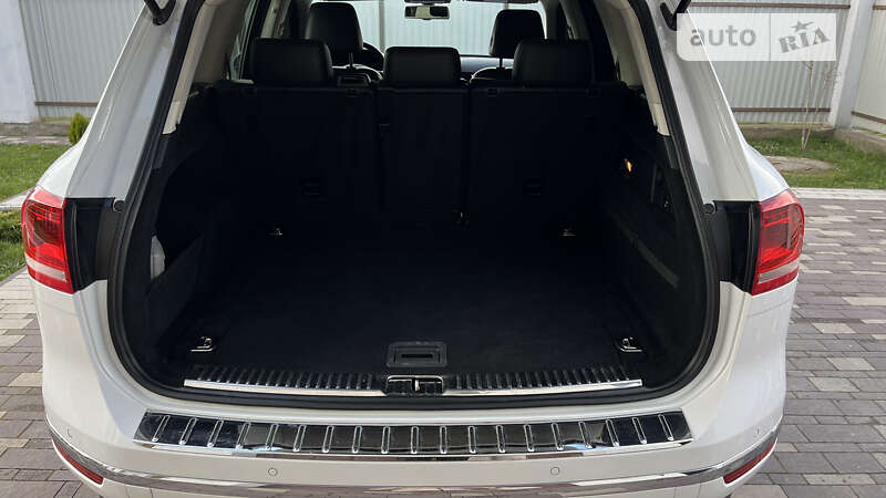 Внедорожник / Кроссовер Volkswagen Touareg 2016 в Стрые