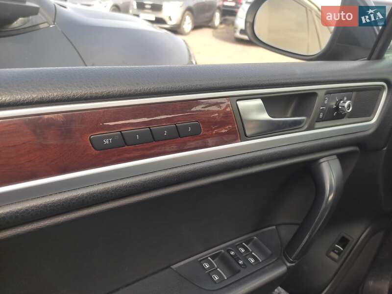 Внедорожник / Кроссовер Volkswagen Touareg 2010 в Львове