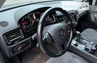 Внедорожник / Кроссовер Volkswagen Touareg 2014 в Киеве