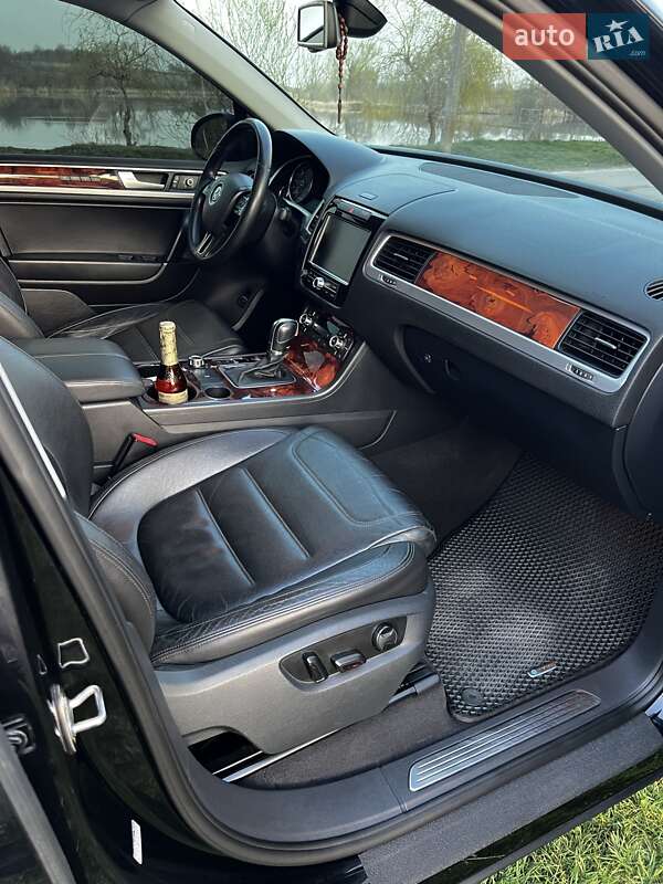 Позашляховик / Кросовер Volkswagen Touareg 2011 в Городенці
