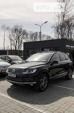 Внедорожник / Кроссовер Volkswagen Touareg 2014 в Львове