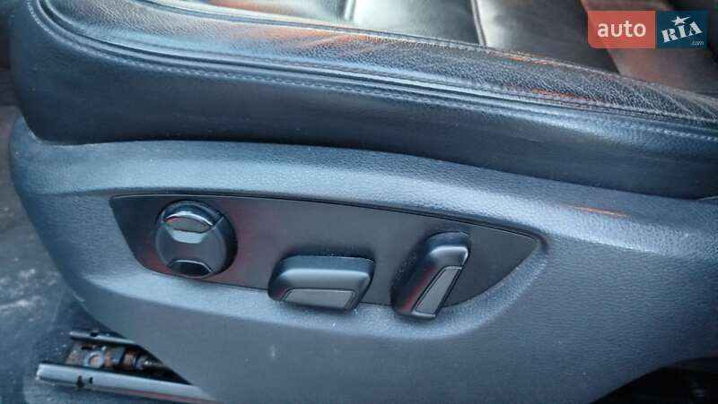 Позашляховик / Кросовер Volkswagen Touareg 2010 в Львові