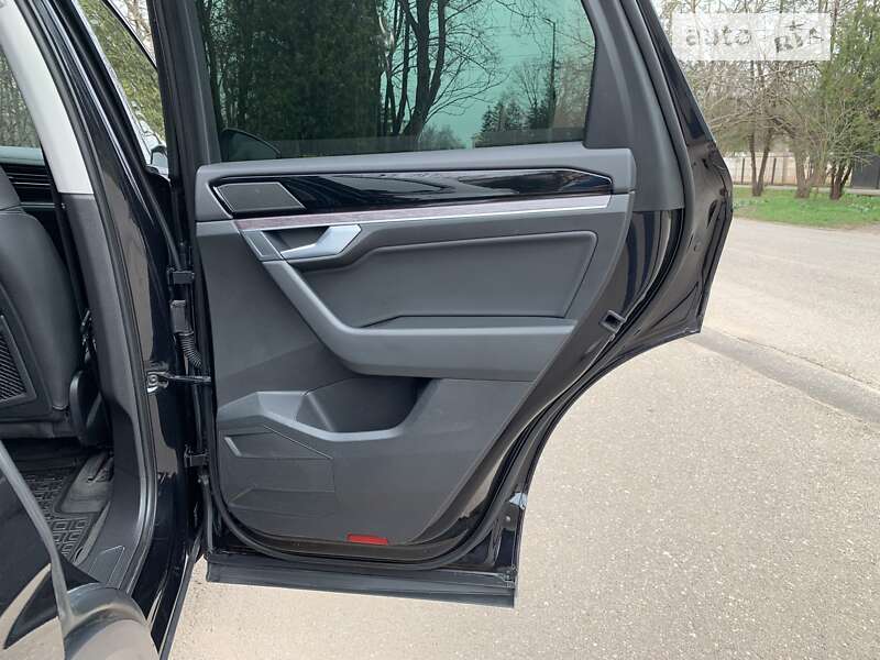 Внедорожник / Кроссовер Volkswagen Touareg 2020 в Кривом Роге