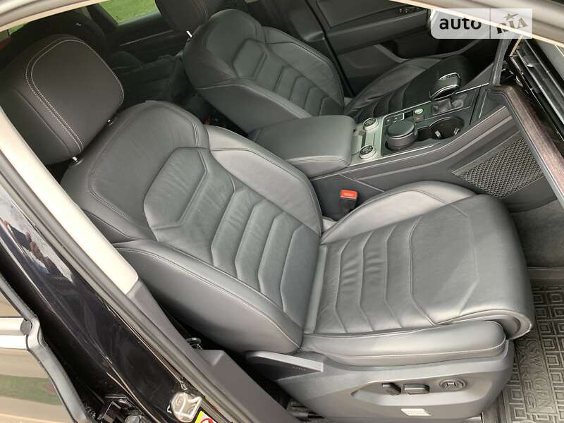 Внедорожник / Кроссовер Volkswagen Touareg 2020 в Кривом Роге