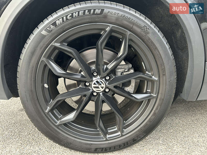 Внедорожник / Кроссовер Volkswagen Touareg 2020 в Киеве