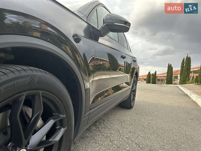 Внедорожник / Кроссовер Volkswagen Touareg 2020 в Киеве