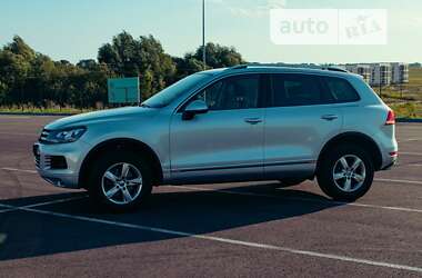 Внедорожник / Кроссовер Volkswagen Touareg 2013 в Ровно